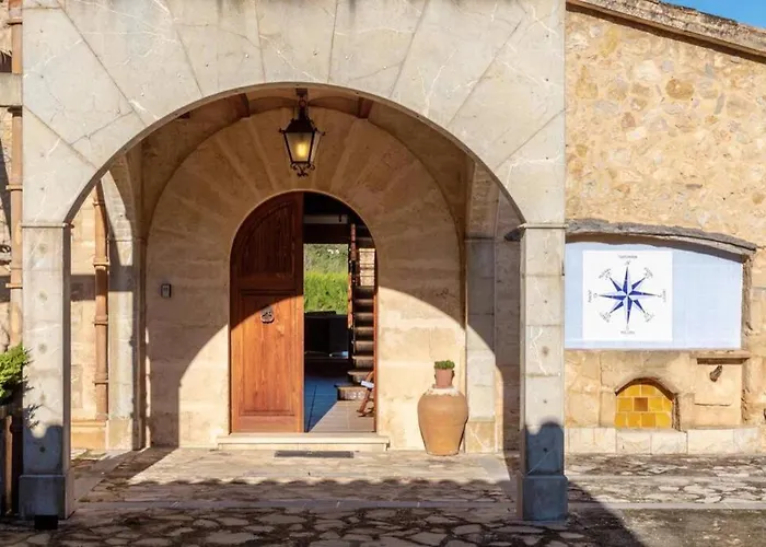 Rafalet, By Renthousing Villa *