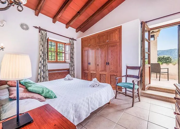 Villa Rafalet, By Renthousing *