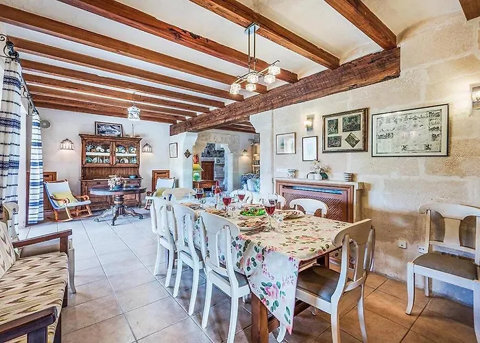 Villa Rafalet, By Renthousing