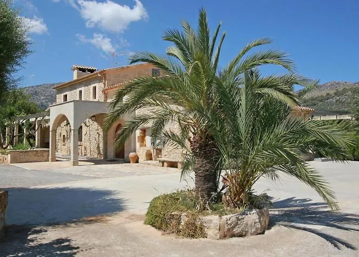 Villa Rafalet, By Renthousing