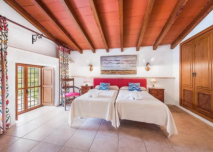 Villa Rafalet, By Renthousing