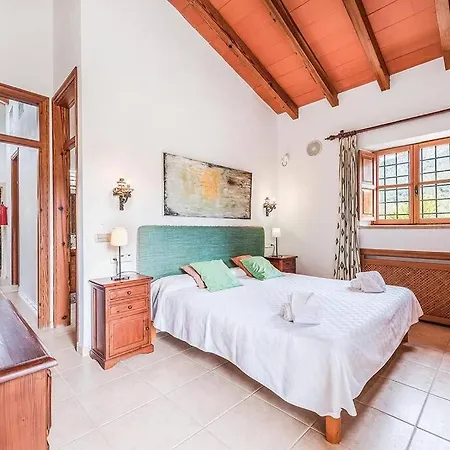 Rafalet, By Renthousing Willa *