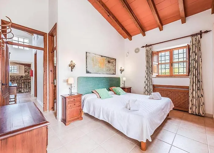 Rafalet, By Renthousing Willa *